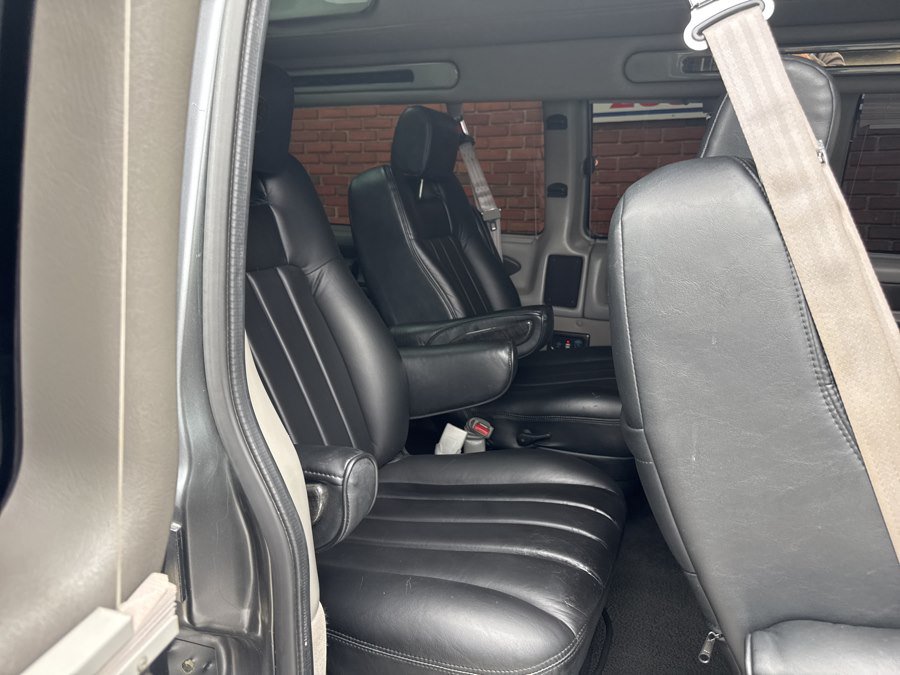 Used 2014 Chevrolet Express 2500 Extended RWD image 34