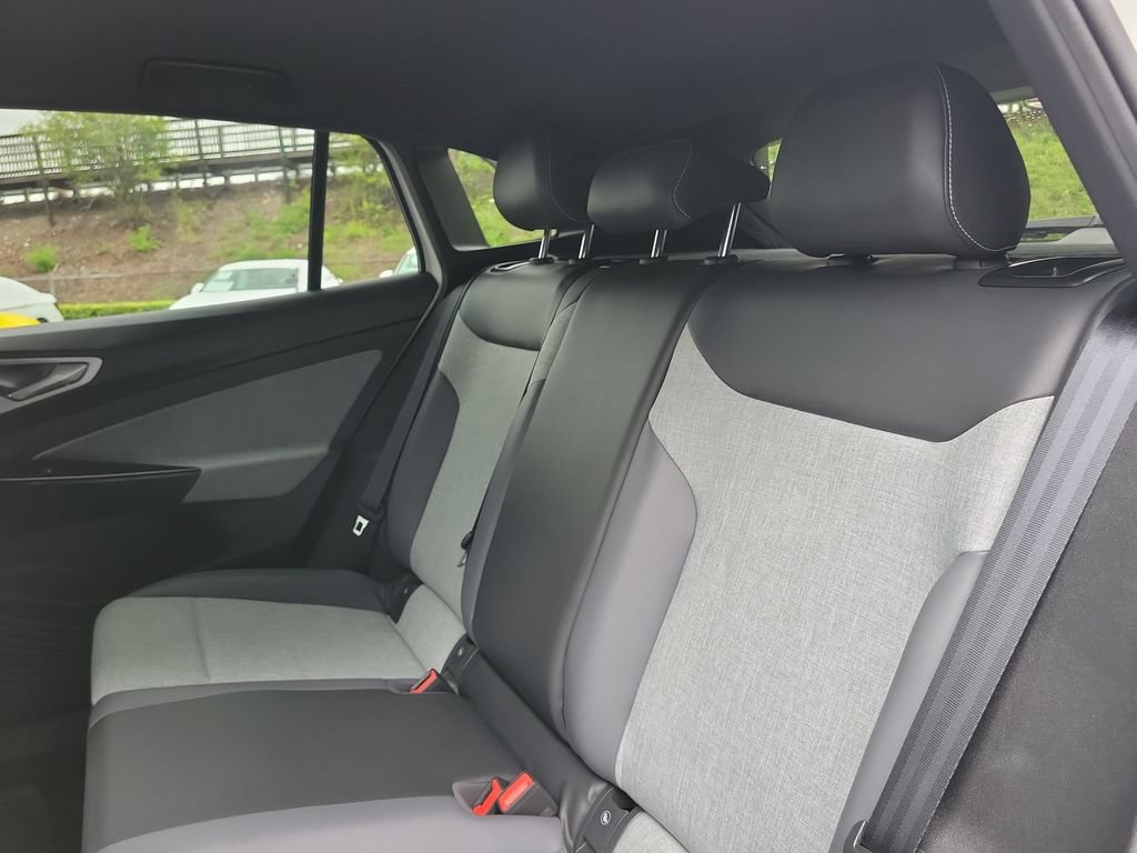 Certified 2024 Volkswagen ID.4 2WD image 9
