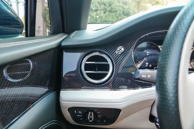 Used 2022 Bentley Bentayga AWD/4WD image 35