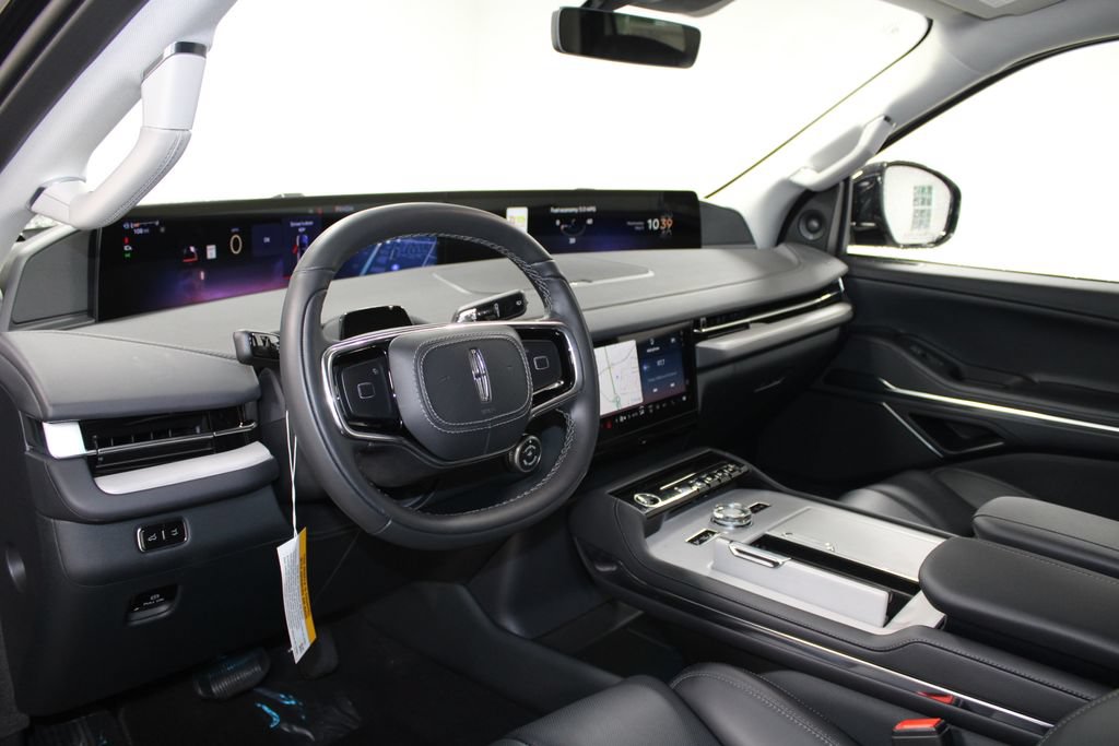 New 2026 Lincoln Navigator L Premier AWD/4WD image 25
