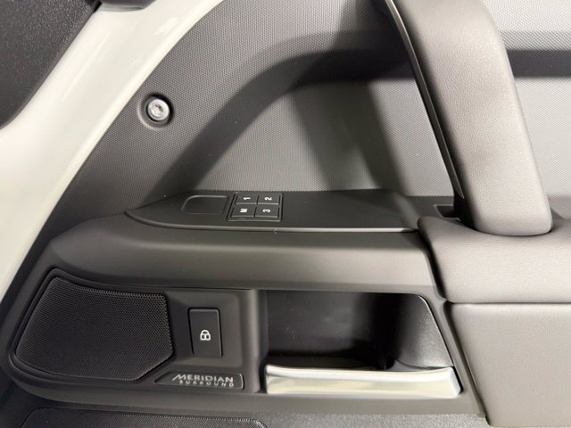 New 2026 Land Rover Defender 110 X-Dynamic SE AWD/4WD image 29