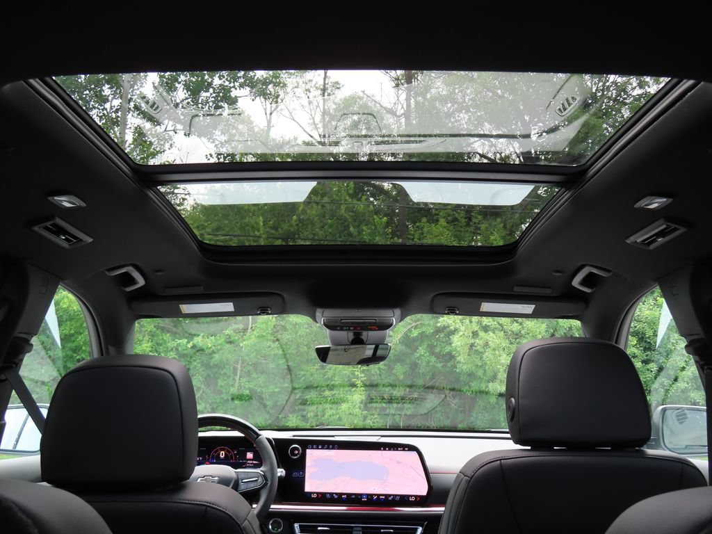 New 2026 Chevrolet Traverse RS w/ LPO, Floor Liner Package AWD/4WD image 7