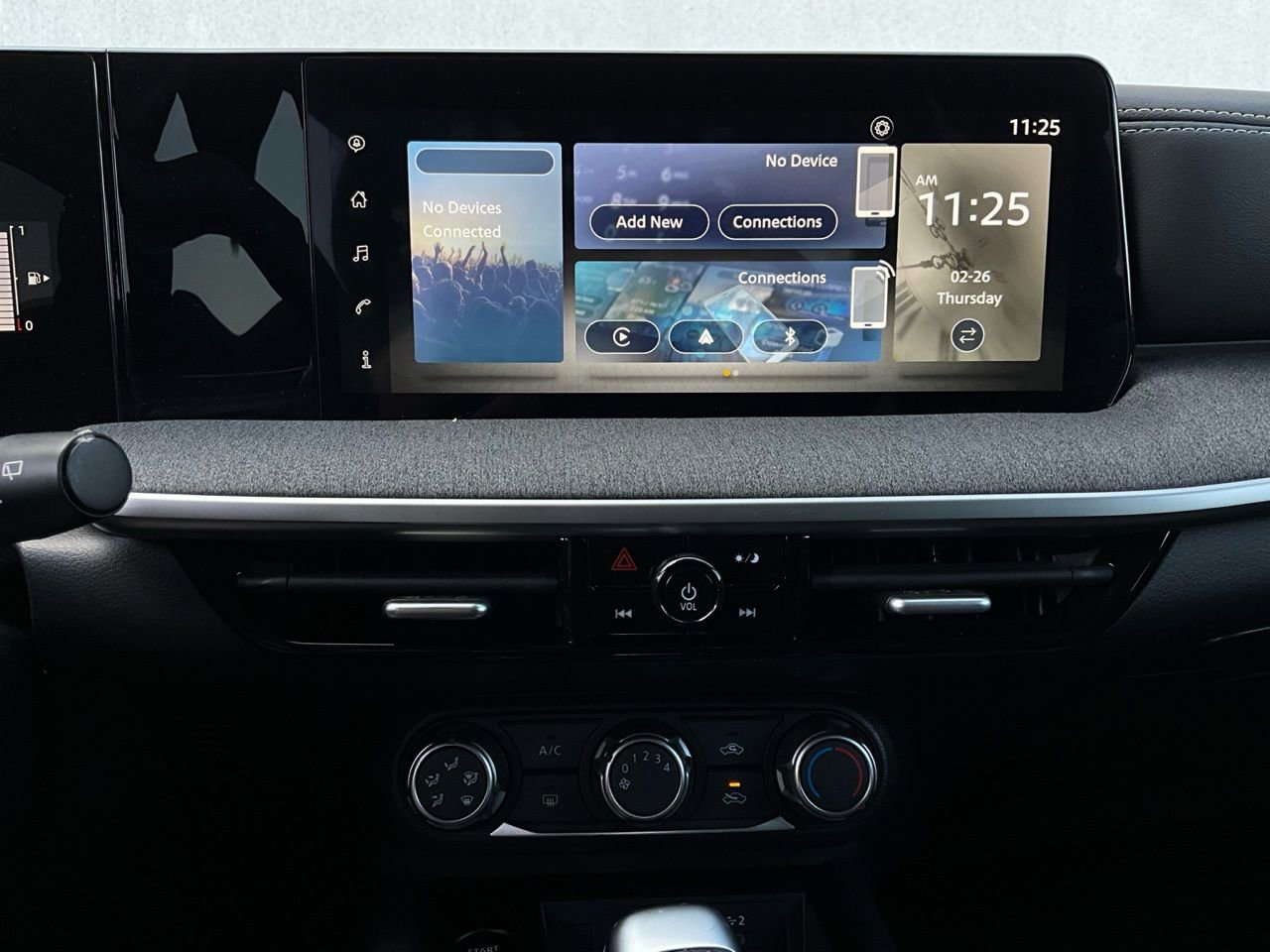 Used 2025 Nissan Kicks SV image 24