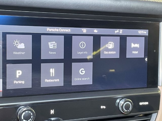 Certified 2022 Porsche Macan AWD/4WD image 32