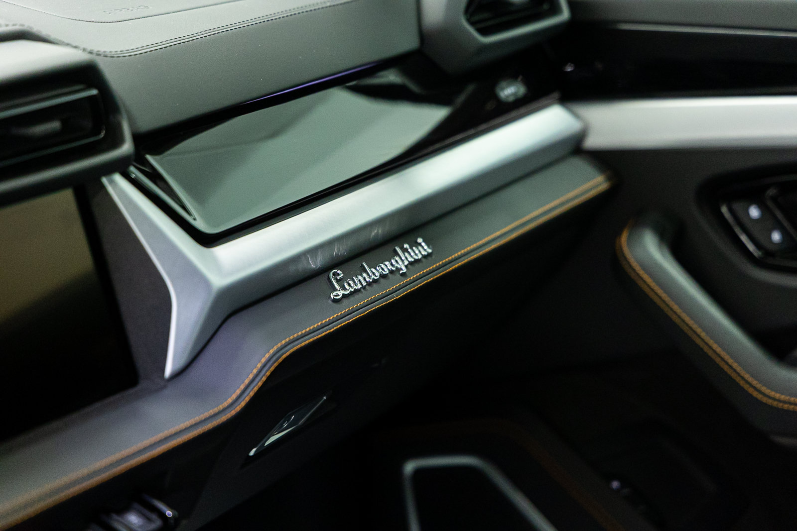 Used 2025 Lamborghini Urus S AWD/4WD image 25