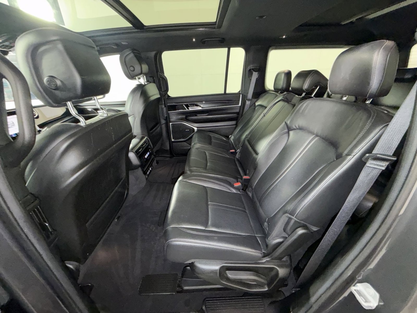 Used 2022 Jeep Wagoneer Series I w/ Premium Group I image 25