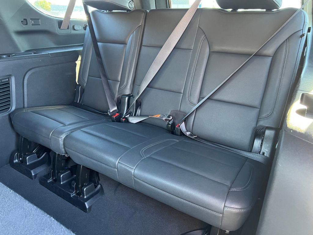 Used 2024 Chevrolet Suburban LT image 15
