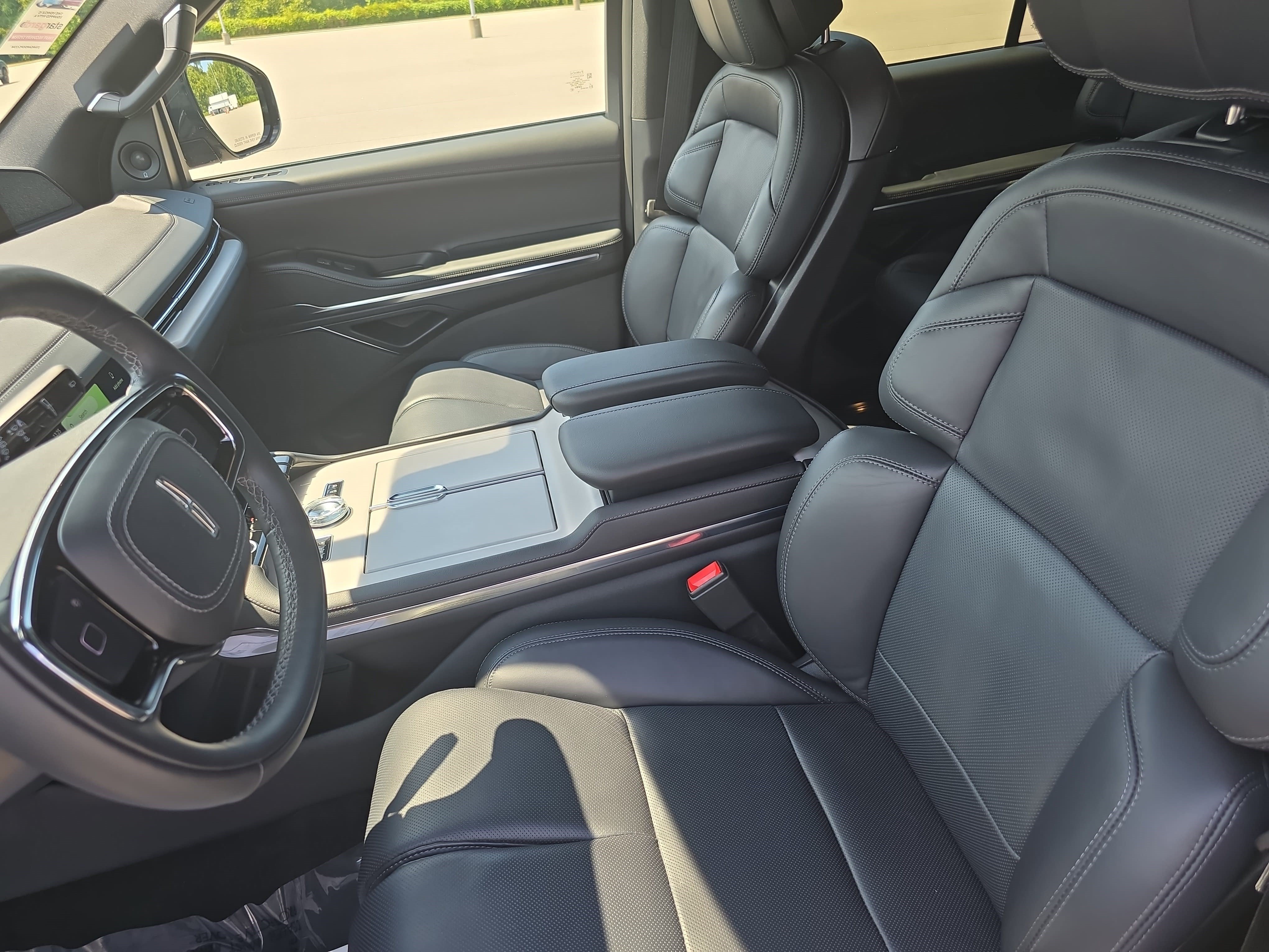 New 2026 Lincoln Navigator L Reserve w/ Jet Appearance Package AWD/4WD image 17