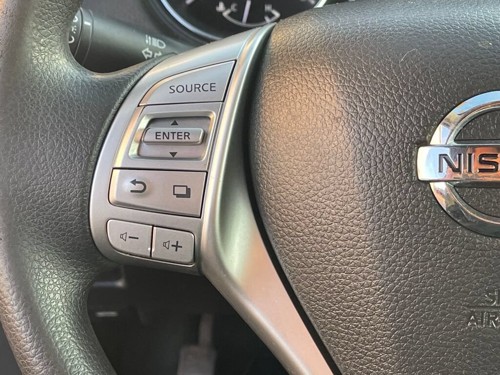 Used 2016 Nissan Rogue S FWD image 13