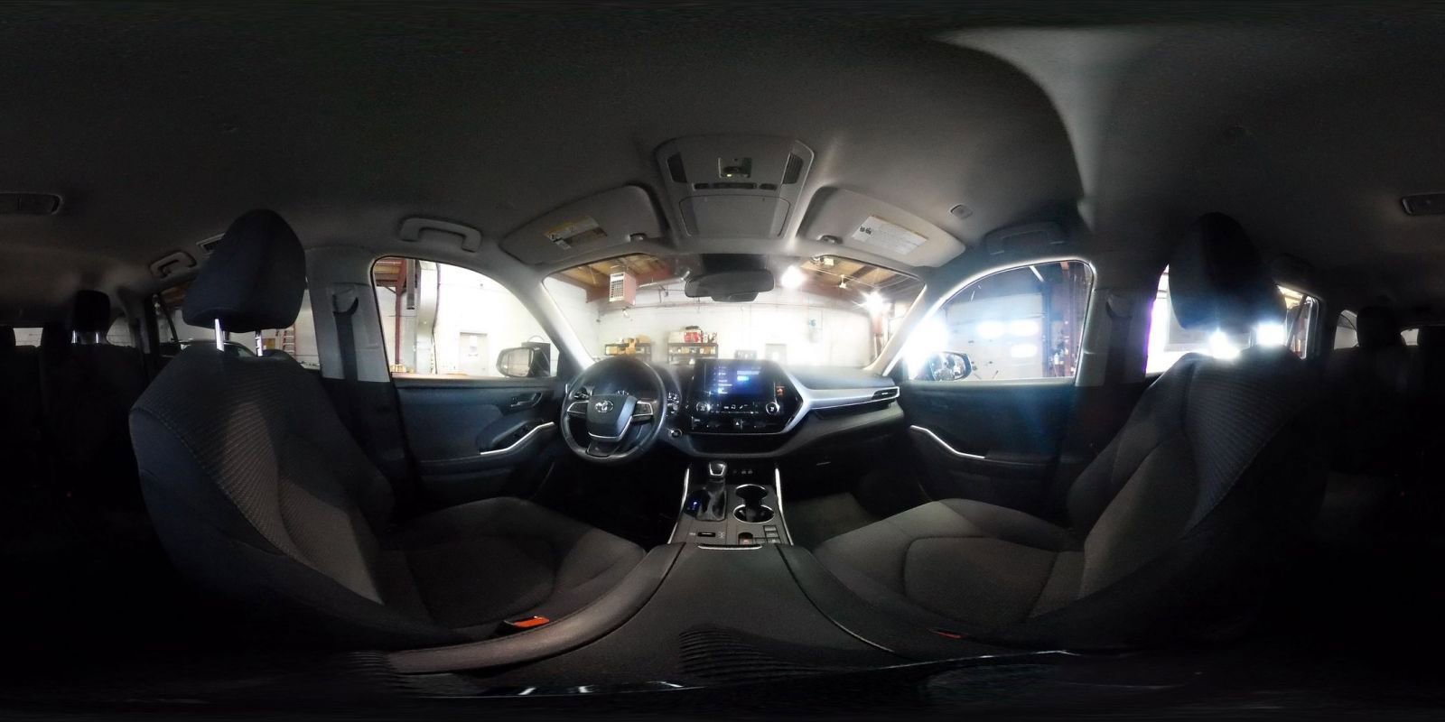 Used 2025 Toyota Highlander LE FWD image 43