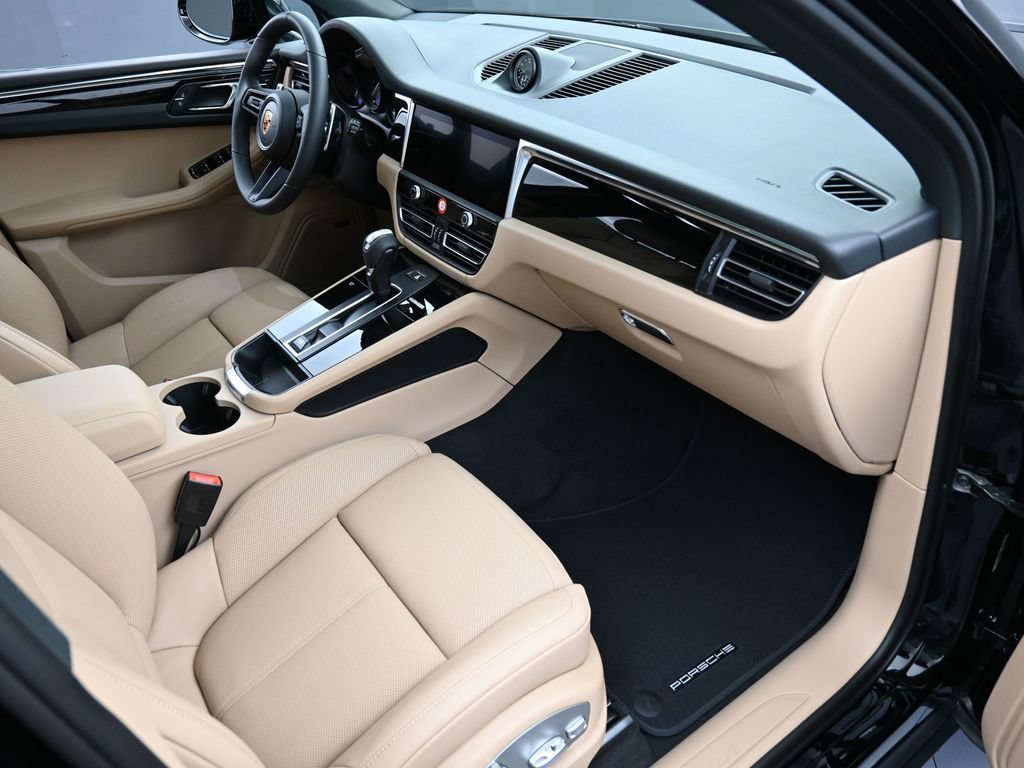Certified 2026 Porsche Macan AWD/4WD image 31