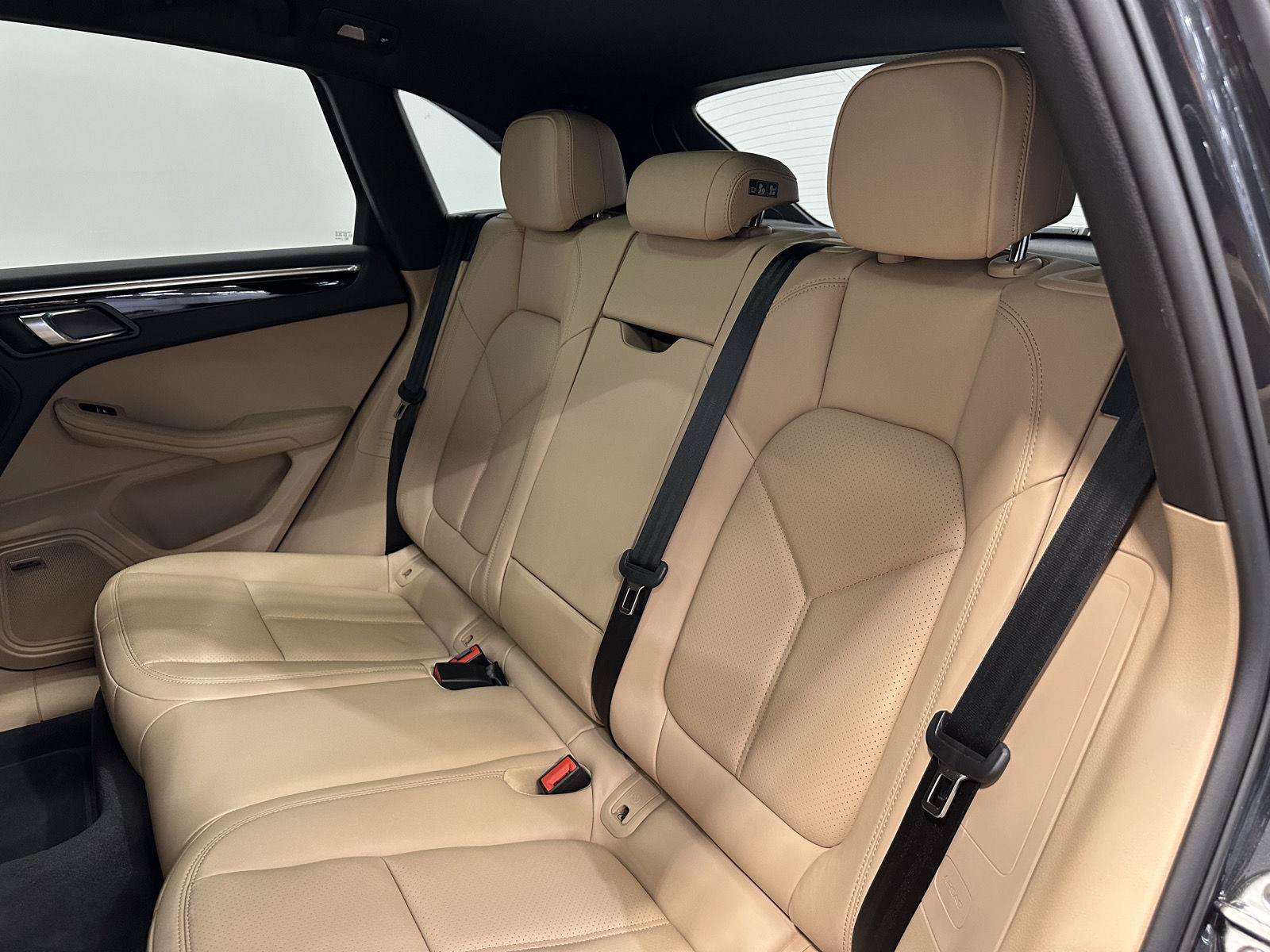 Used 2026 Porsche Macan AWD/4WD image 35