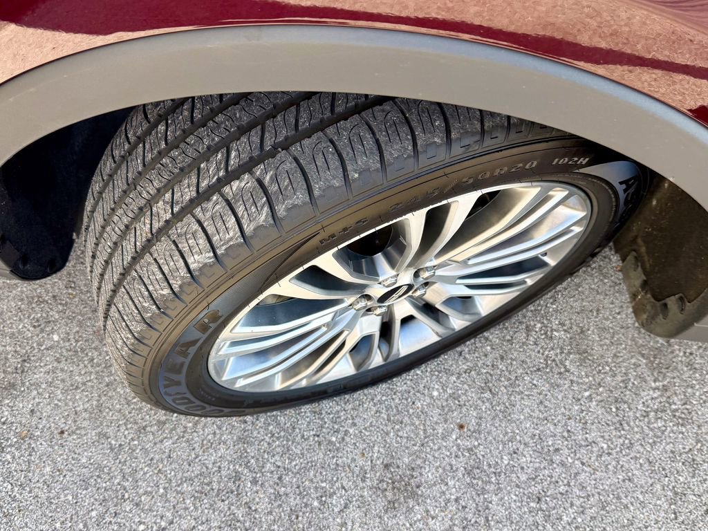 Used 2017 Lincoln MKX Reserve w/ Lincoln MKX Climate Package image 40