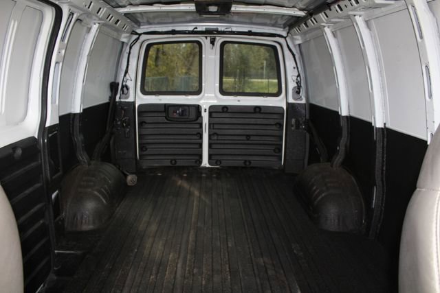 Used 2009 Chevrolet Express 2500 image 20