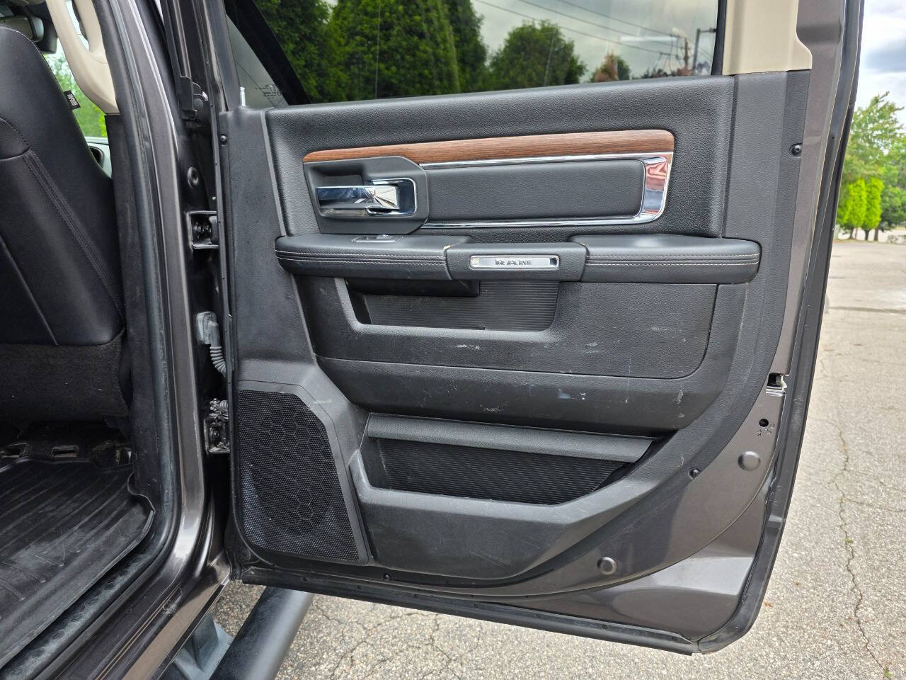 Used 2018 RAM 2500 Laramie w/ Sport Appearance Group AWD/4WD image 28