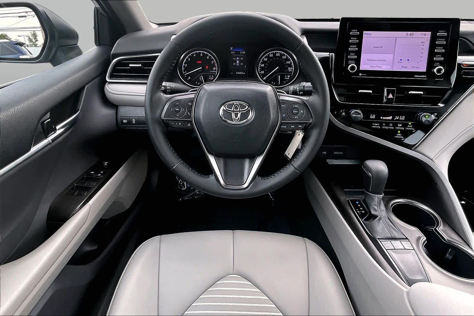 Used 2023 Toyota Camry SE FWD image 6