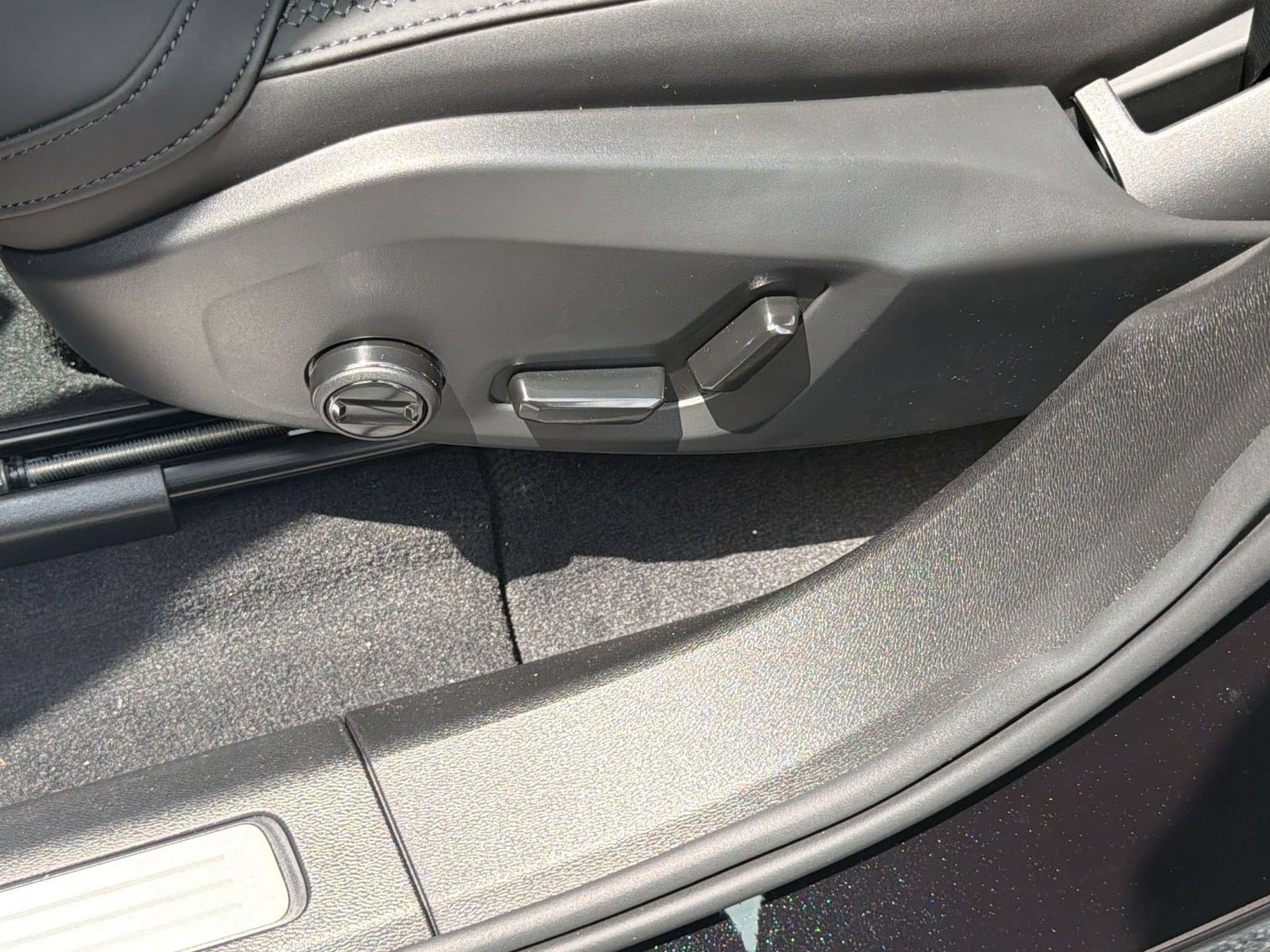 New 2026 Volvo XC60 B5 Plus AWD/4WD image 16