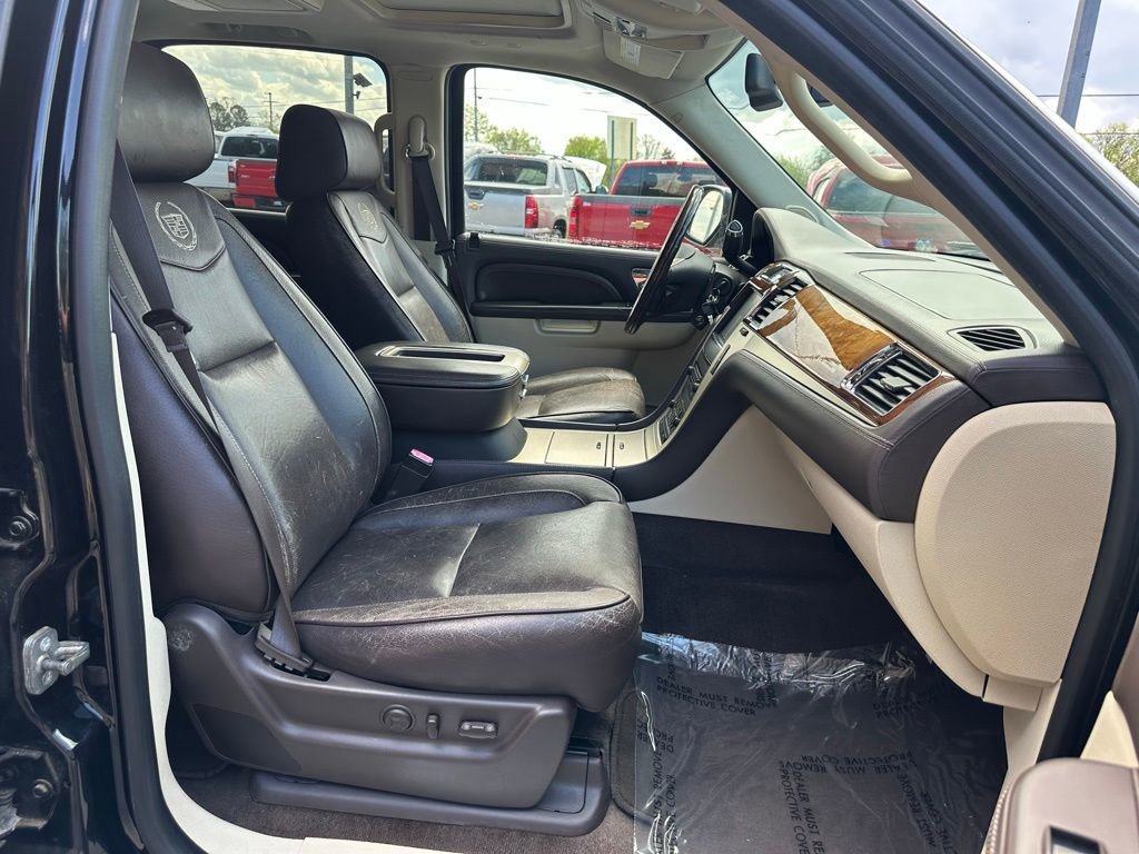 Used 2014 Cadillac Escalade ESV Platinum AWD/4WD image 33