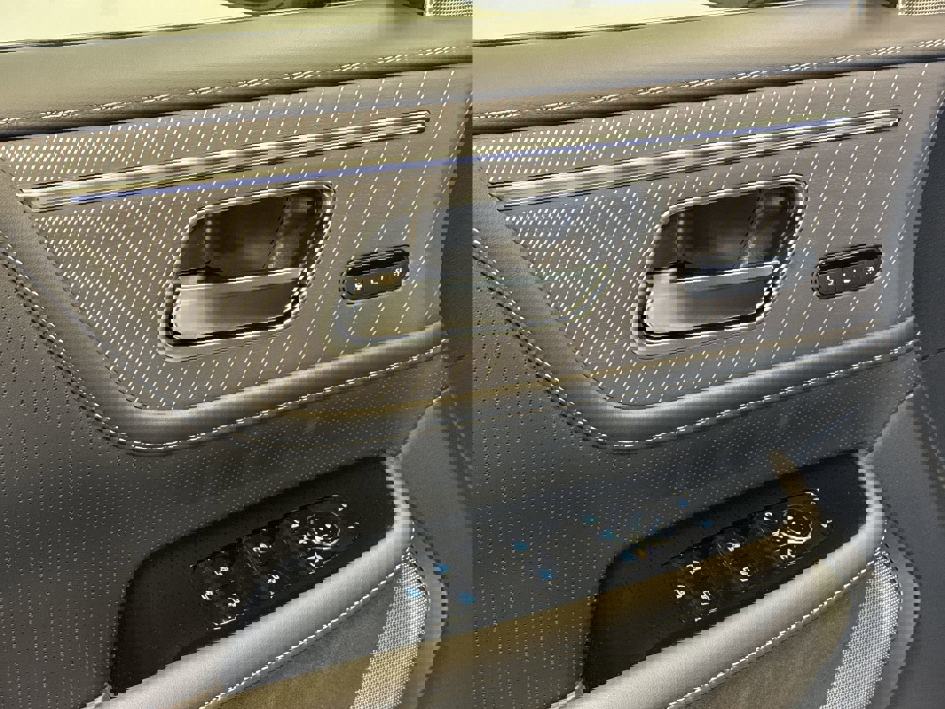 New 2026 INFINITI QX80 Autograph w/ Premium Cargo Package image 13