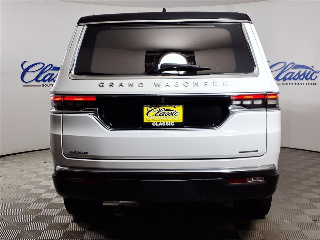 Used 2022 Jeep Grand Wagoneer Series III w/ Rear Seat Video Group 1 image 4