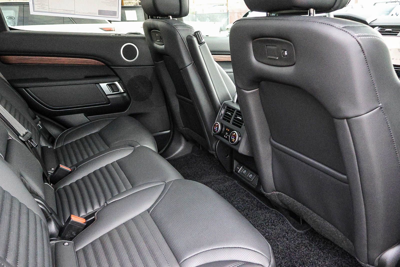 New 2026 Land Rover Discovery S image 21