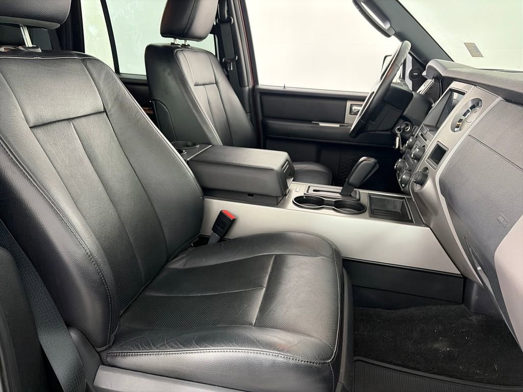 Used 2017 Ford Expedition XLT w/ Equipment Group 202A AWD/4WD image 32