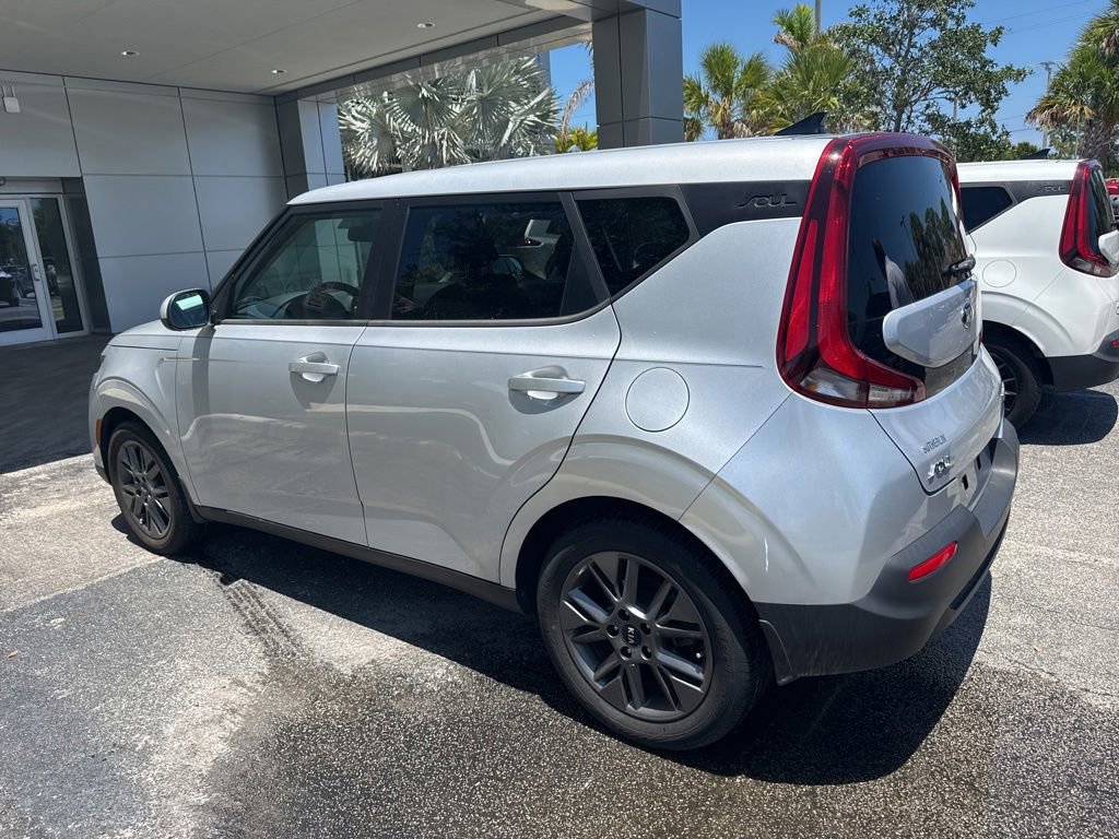 Used 2021 Kia Soul S FWD image 4