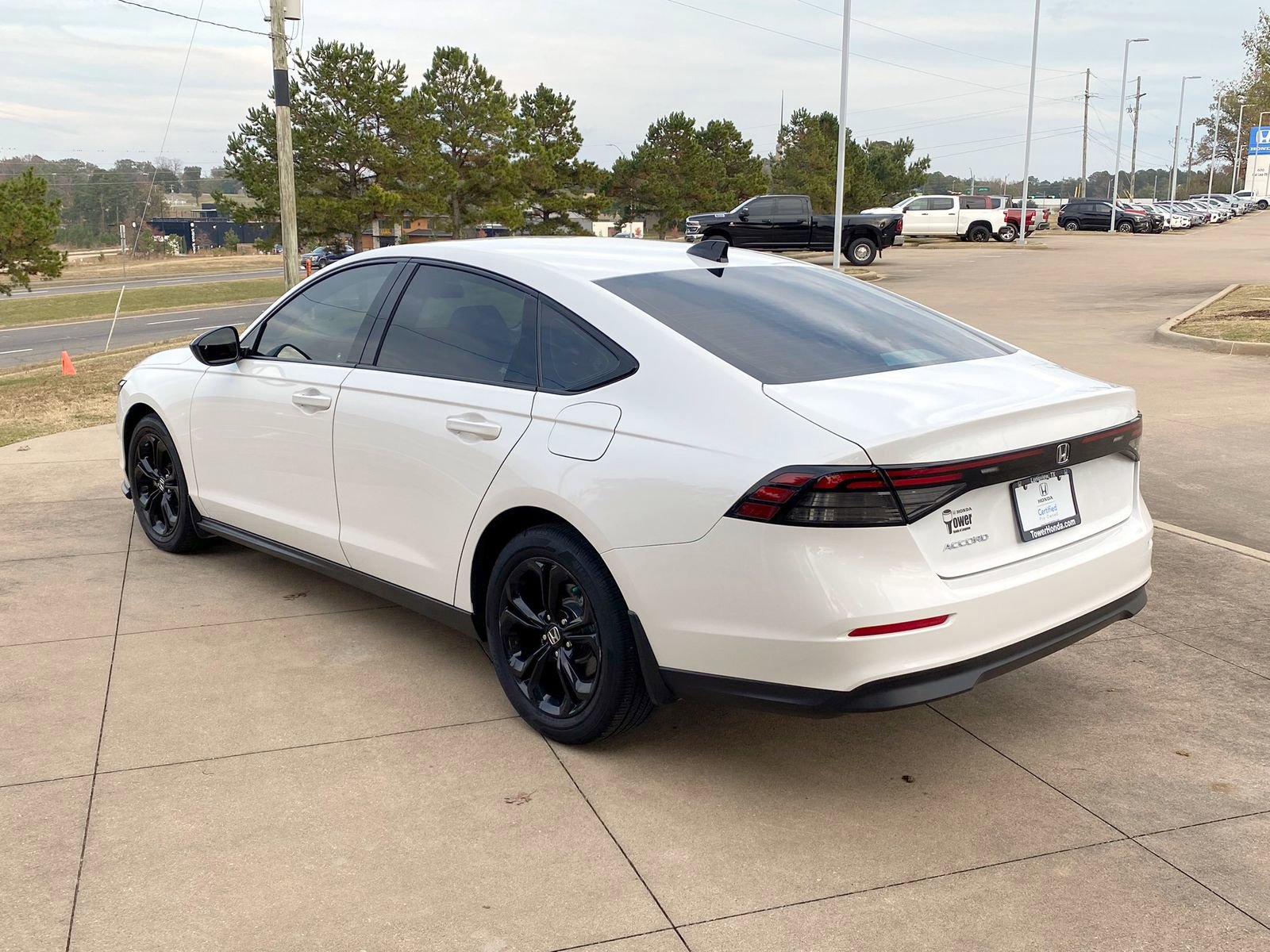 Used 2025 Honda Accord SE image 4