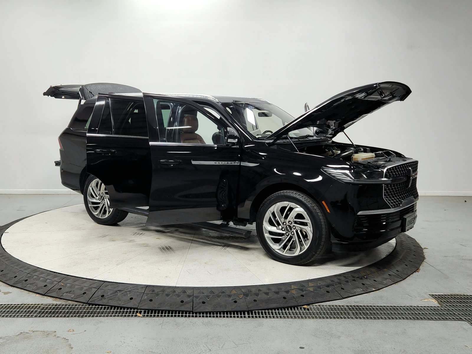 Used 2025 Lincoln Navigator Reserve AWD/4WD image 10