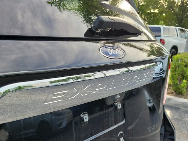 Used 2021 Ford Explorer XLT RWD image 5