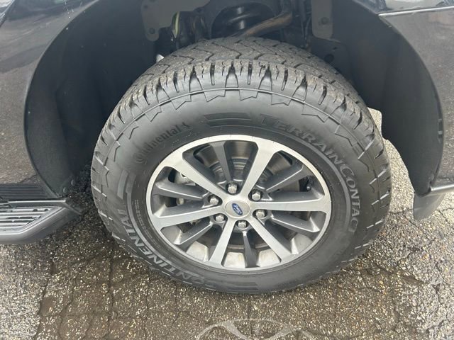 Used 2018 Ford Expedition XLT image 2