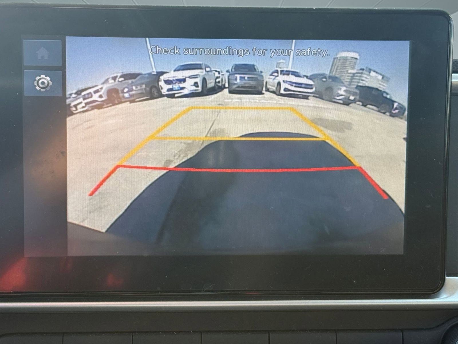 Used 2024 Hyundai Venue SE image 25