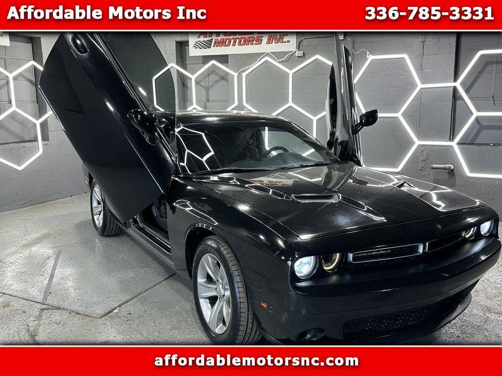 Used 2017 Dodge Challenger SXT