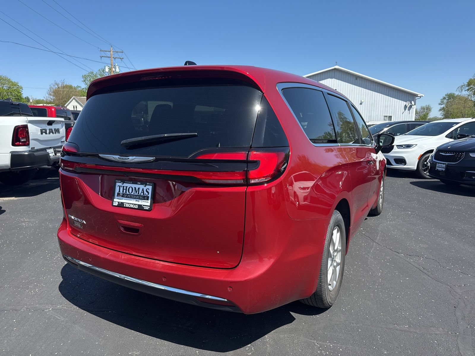 Used 2025 Chrysler Pacifica Select FWD image 7