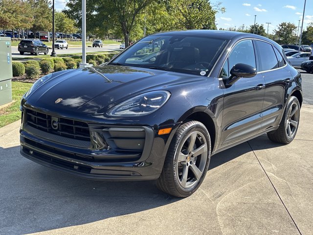 Used 2025 Porsche Macan AWD/4WD image 12