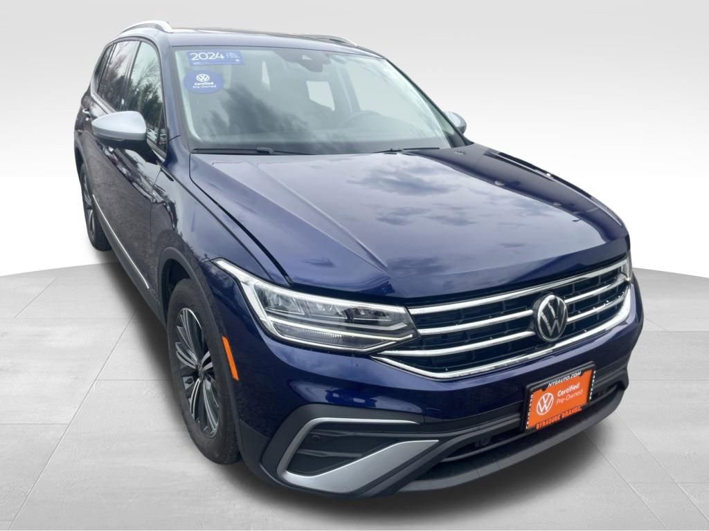 Used 2024 Volkswagen Tiguan Wolfsburg Edition AWD/4WD image 3