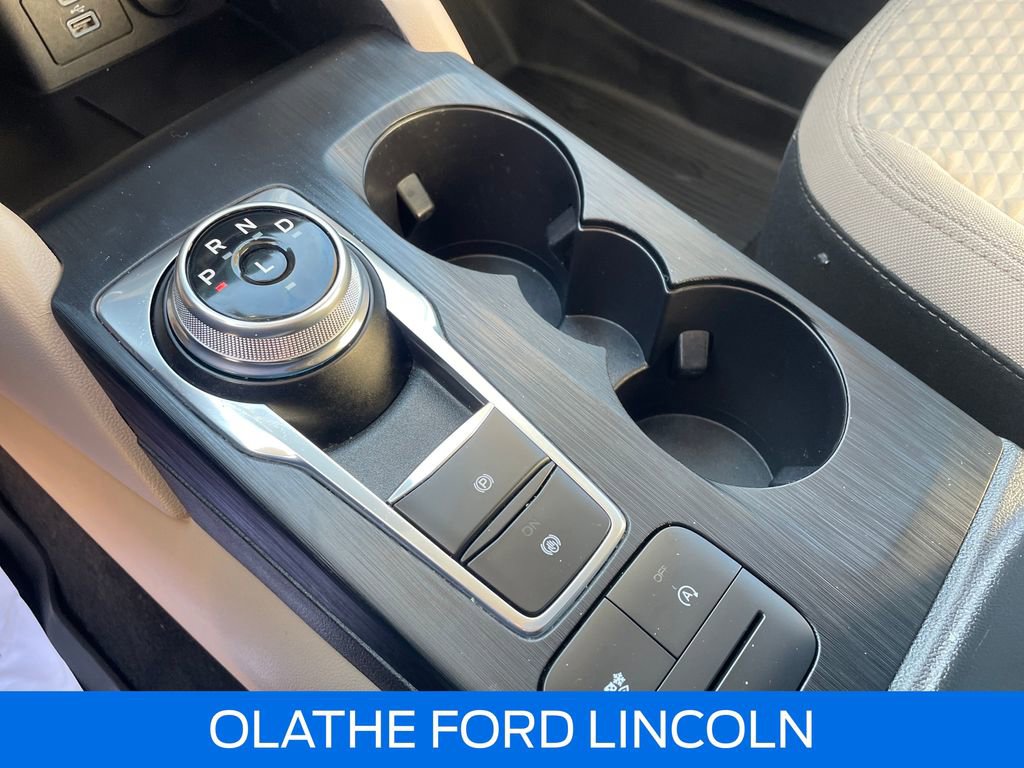 Used 2022 Ford Escape SE w/ SE Sport Appearance Package image 12