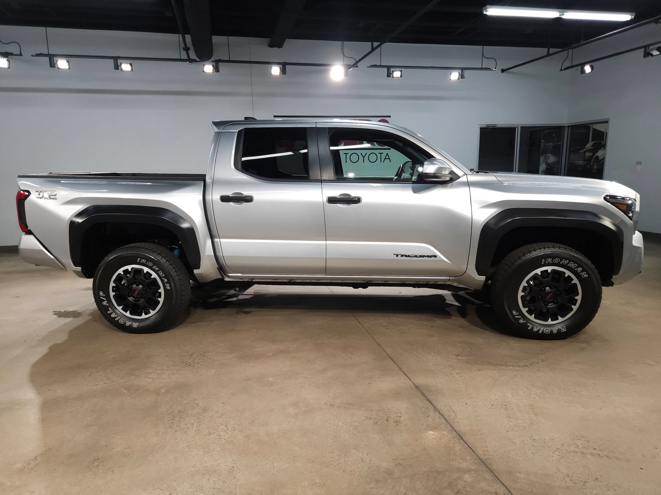 Used 2024 Toyota Tacoma TRD Off-Road AWD/4WD image 8