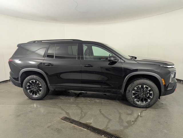 Used 2025 Chevrolet Traverse Z71 image 8