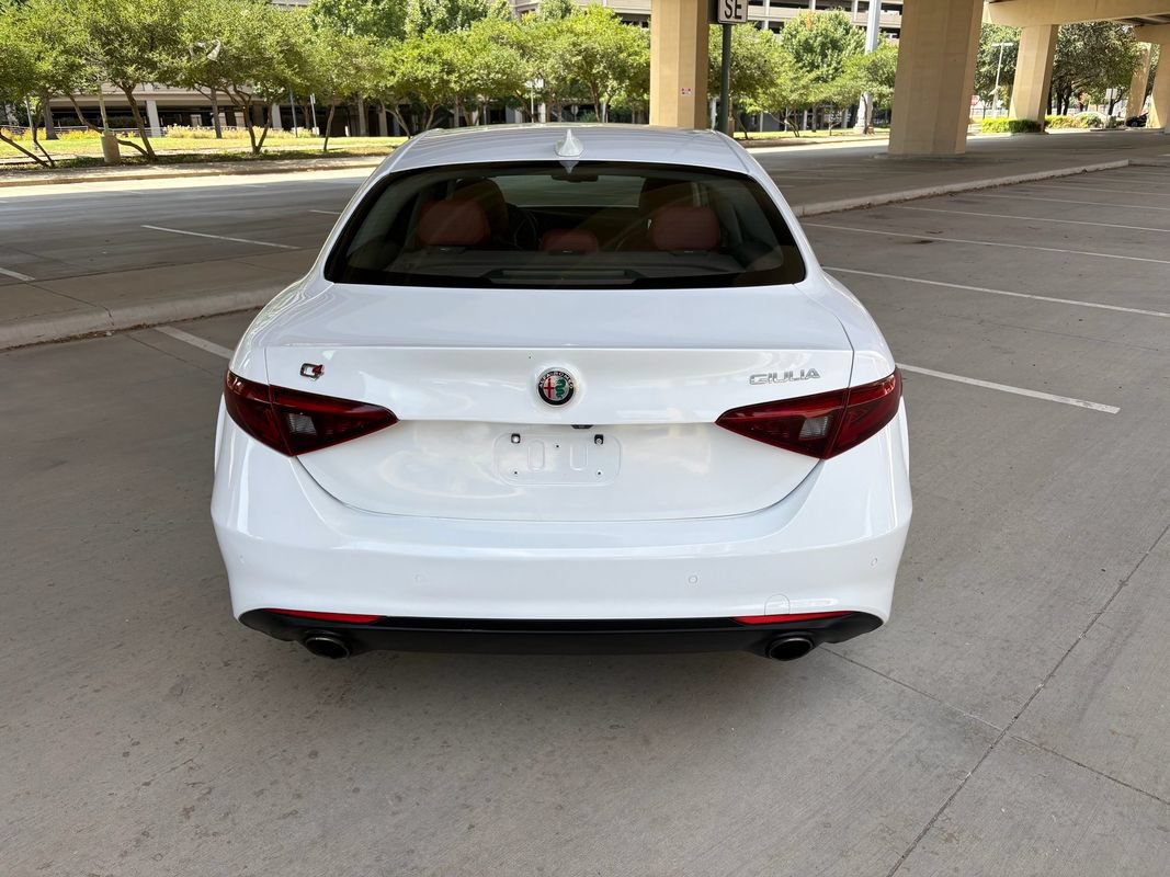 Used 2018 Alfa Romeo Giulia AWD image 6