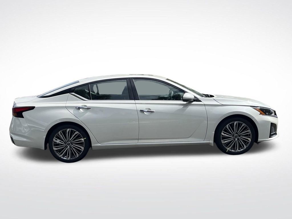 New 2025 Nissan Altima 2.5 SL FWD image 6