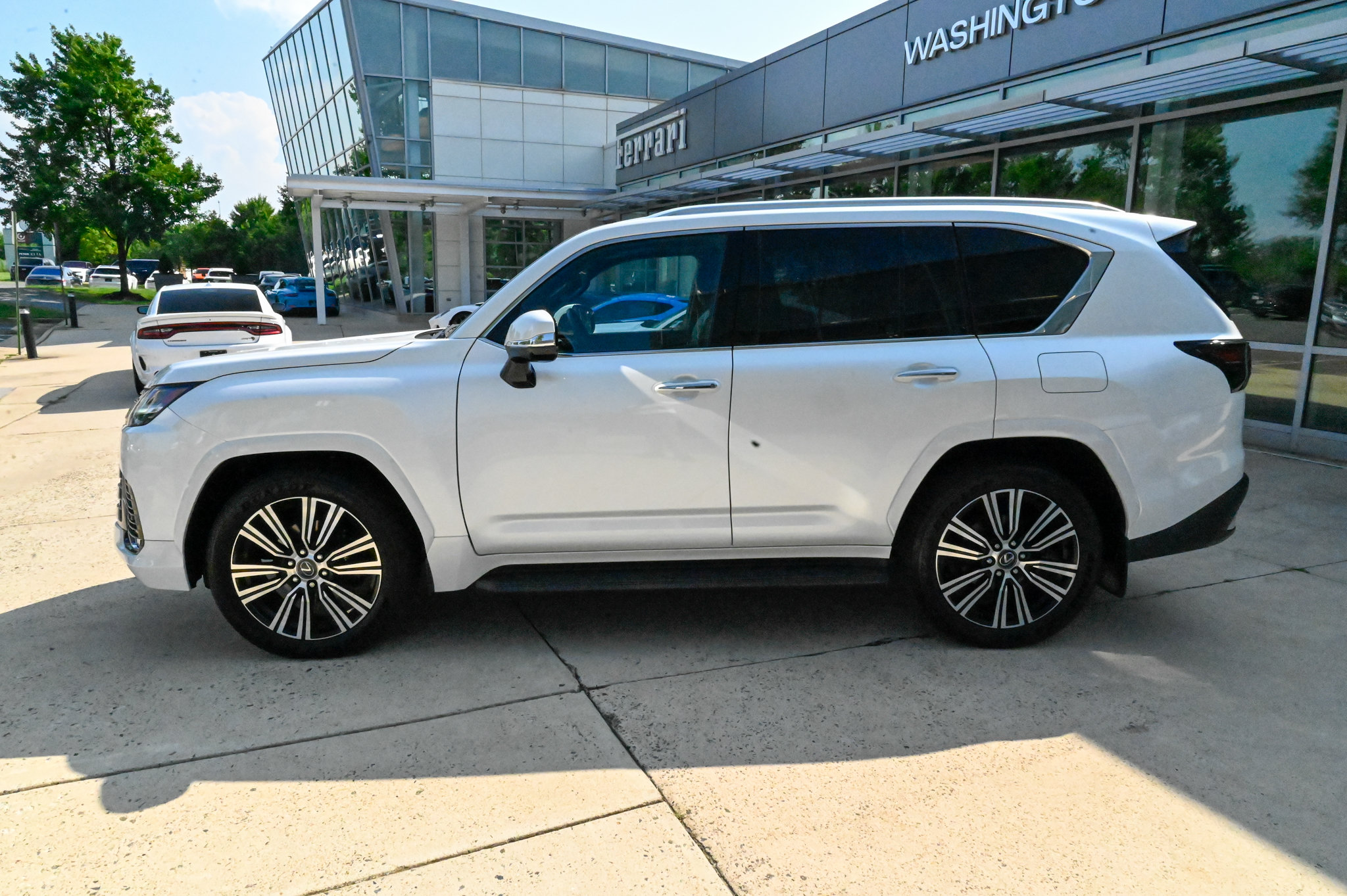 Used 2025 Lexus LX 600 4WD w/ Accessory Package (2T) image 8