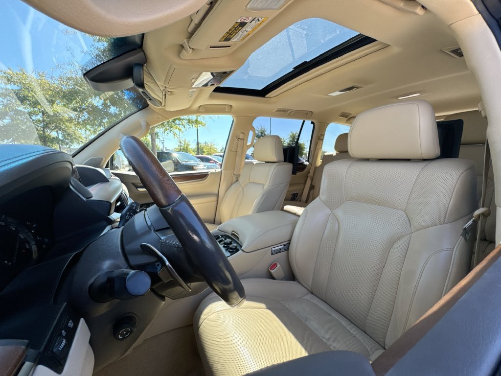 Used 2019 Lexus LX 570 4WD w/ Luxury Package image 10