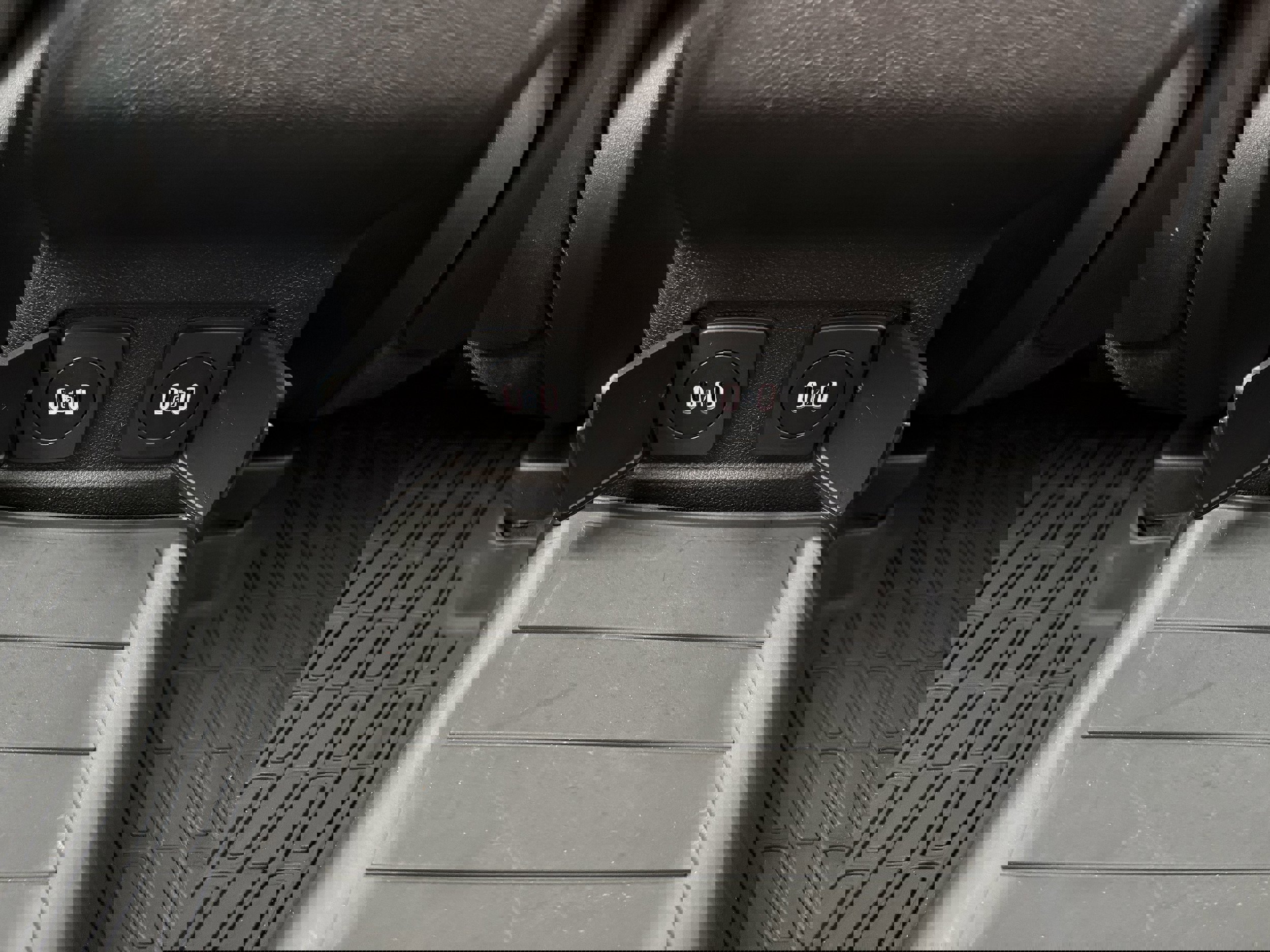 Used 2025 Lincoln Corsair FWD w/ Equipment Group 101A image 25