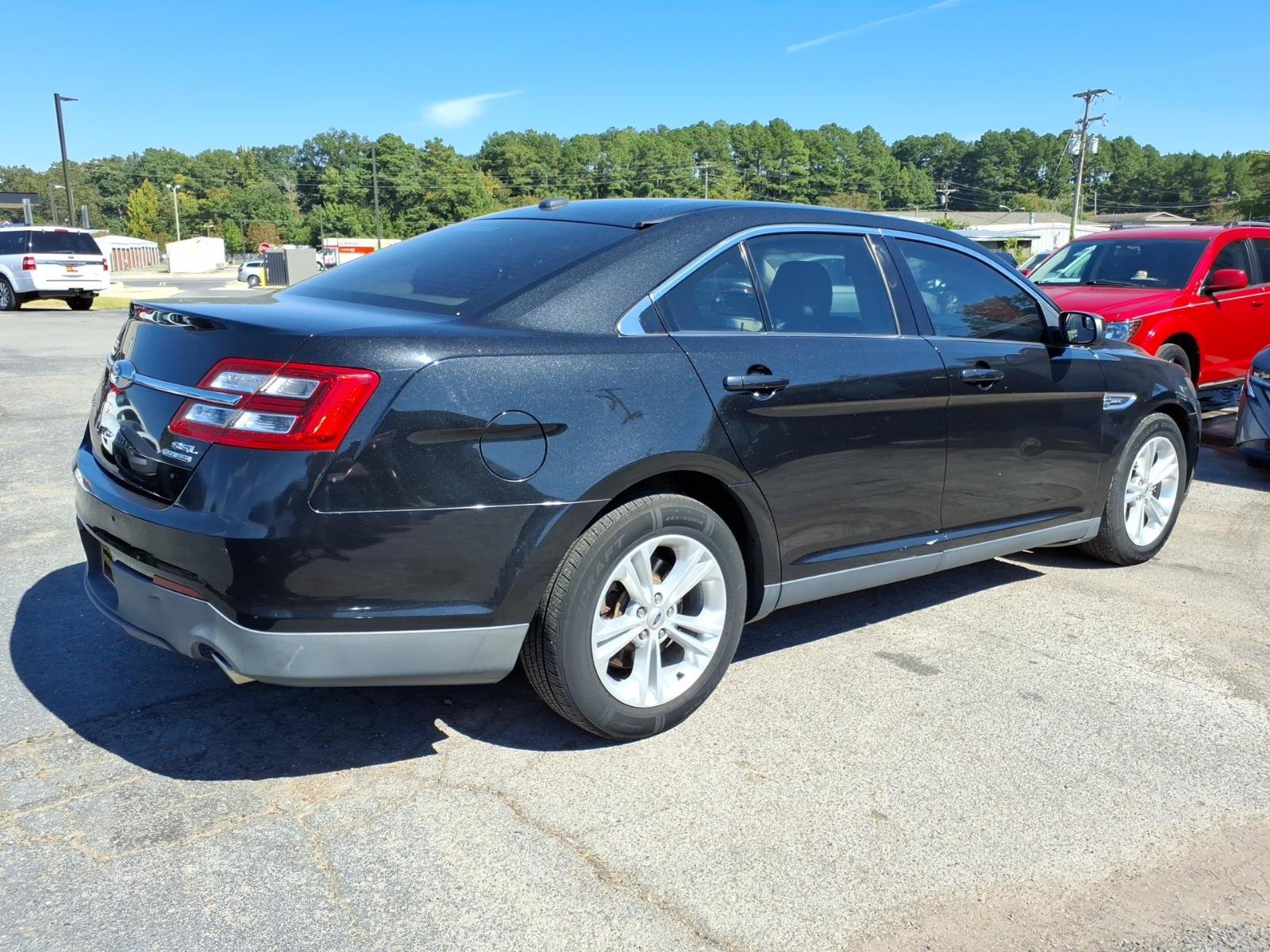 Used 2015 Ford Taurus SEL w/ Equipment Group 201A FWD image 4