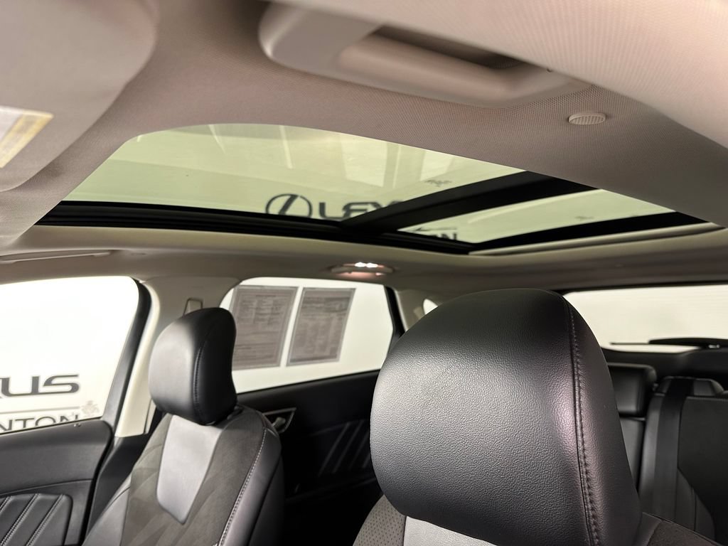 Used 2018 Ford Edge Sport w/ Equipment Group 401A AWD/4WD image 4