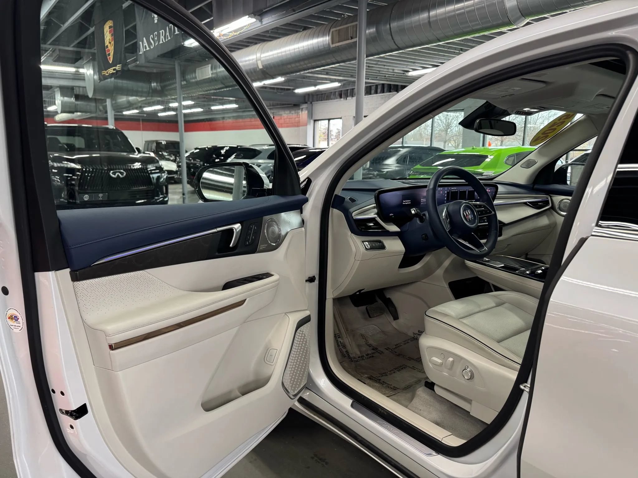 Used 2025 Buick Enclave Avenir w/ LPO, Floor Liner Package FWD image 10