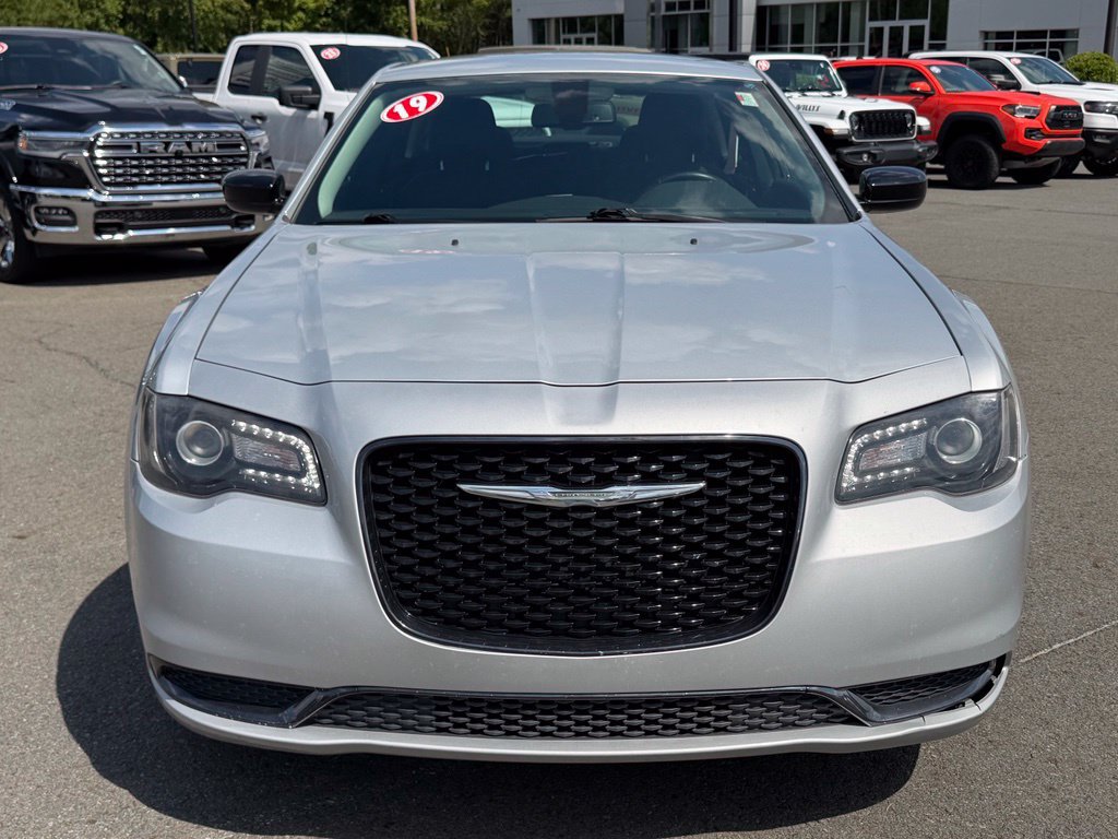 Used 2019 Chrysler 300 Touring w/ Sport Appearance Package AWD/4WD image 9