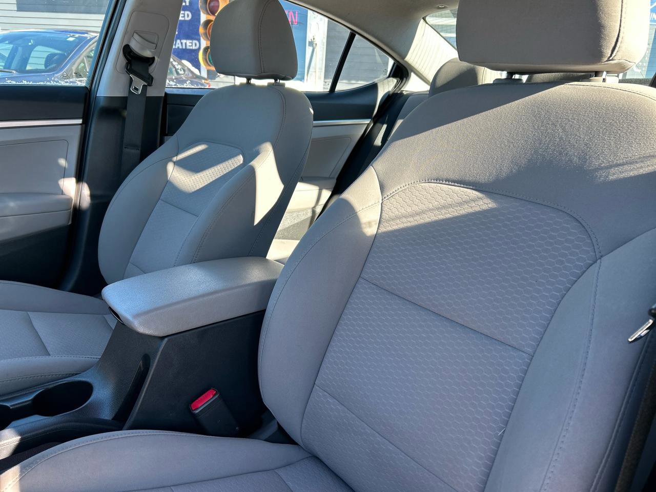 Used 2020 Hyundai Elantra SE image 17