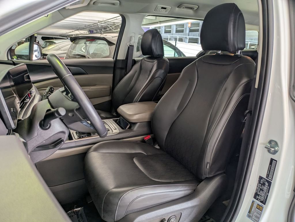 Used 2025 Kia Carnival LXS image 23